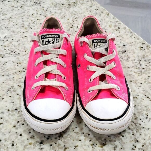 Toddler Converse Hyper Pink, kids size 2 - Picture 1 of 7
